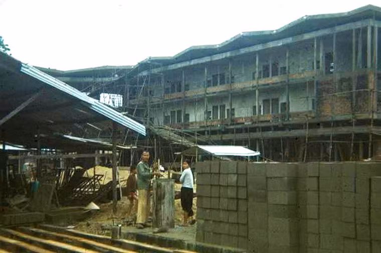 Công trường xây dựng một khu chung cư ở Huế.
