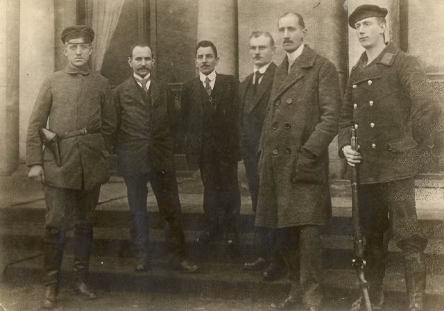 Tại vùng tự trị Bavaria của Đức, vào ngày 7/11/1918, nước Cộng hòa Bavaria đã được thành lập sau khi chế độ phong kiến tại đây bị lật đổ. Sau 27 ngày đầy biến cố, Cộng hòa Bavaria tan rã và bị sáp nhập vào nước Đức.