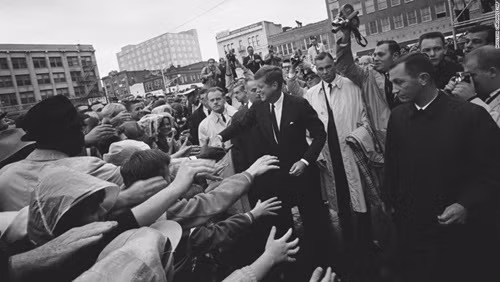 Sau khi cố Tổng thống Kennedy bị ám sát, Heller đã đến gặp Johnson để thảo luận về vấn đề trên. Khi đó, Johnson rất thích kế hoạch và ngay lập tức cho triển khai dự án, với nội dung như sau: "Đó là chương trình của một người... Kế hoạch này sẽ được ưu tiên ở mức độ cao nhất. Hãy thúc đẩy kế hoạch đó một cách toàn diện".
