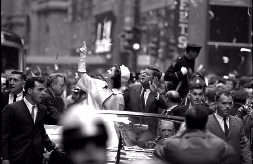 Trước khi bị ám sát 1 tháng, Tổng thống Kennedy từng phát biểu: "Khoa học là phương tiện hiệu quả nhất mà con người dùng để khám phá tri thức". Do đó, các phương pháp khoa học có thể là hy vọng tốt nhất của chúng ta để tìm ra câu trả lời cho bí ẩn về ngày khủng khiếp ở Dallas - ngày 22/11/1963.