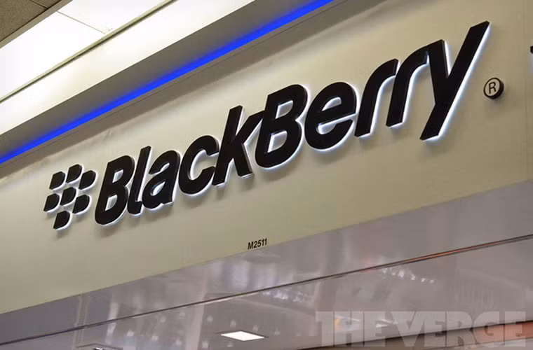 BlackBerry đang thảo luận với Google, Samsung và một vài hãng khác về khả năng mua lại hãng này. Dù đã nhận được lời đề nghị mua lại Blackberry với giá 4,7 tỉ USD từ Fairfax Financial, hãng này vẫn đang tìm kiếm những hợp đồng tiềm năng với các công ty khác như Google, Intel, LG, Samsung và Cisco.