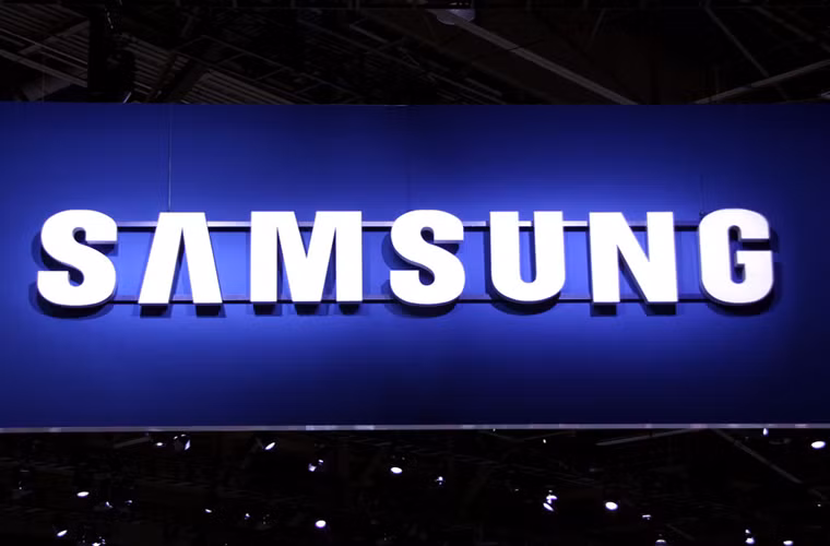Apple yêu cầu tòa án phạt Samsung. Nguyên nhân của vụ kiện lần này là giấy phép bản quyền của Apple-Nokia đã bị lọt vào tay các quan chức cao cấp ở Samsung.
