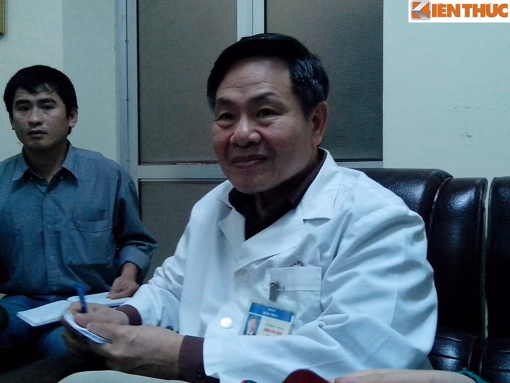 Ông Đoàn Hữu Nghị trả lời báo chí về vụ việc bệnh nhân tử vong khi tán sỏi thận