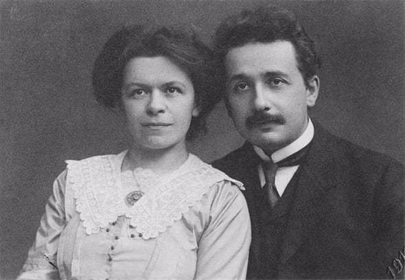 Gop cong lon, vo nha bac hoc Einstein van bi chong ghe lanh
