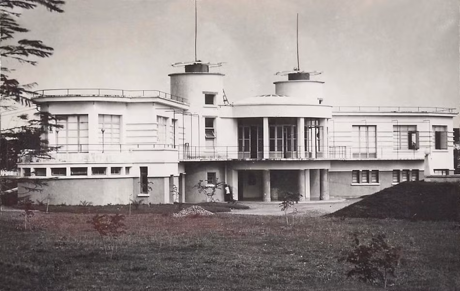 Câu lạc bộ sĩ quan Pháp ở Vinh.