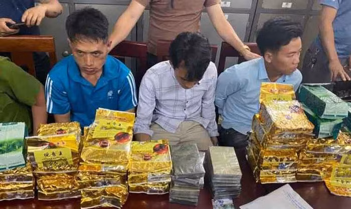 Bat giu 3 doi tuong van chuyen so luong lon ma tuy o Nghe An
