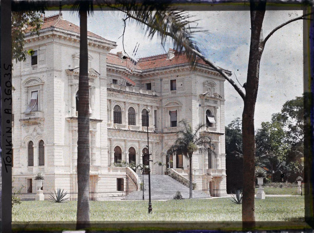  Phủ Toàn quyền Đông Dương ở Hà Nội năm 1921, nay là Phủ Chủ tịch nước CHXHCN Việt Nam. Ảnh: Léon Busy / Collections.albert-kahn.hauts-de-seine.fr.