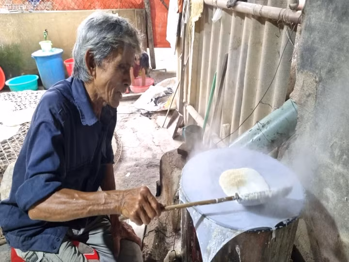 Lang banh trang nuc tieng 500 nam o Da Nang