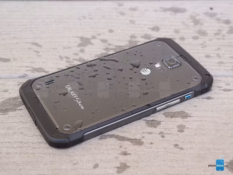 Với ưu điểm vượt trội là máy ảnh 16 megapixel, Samsung Galaxy S5 Active thu hút rất nhiều sự quan tâm của giới trẻ.