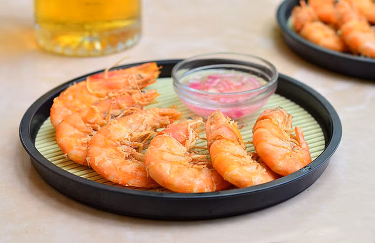Điều đặc biệt nhất, tôm say rượu không xác mà mềm mại, tanh ngọt và cực kỳ thơm ngon.