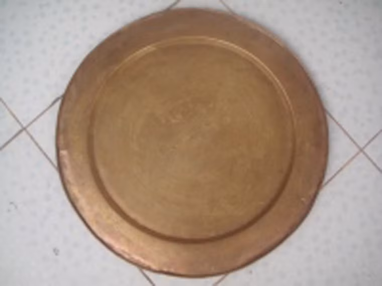 Đánh sạch đồ đồng. Các sản phẩm từ đồng, thép không gỉ đều có thể được đánh sạch bằng cách dùng nước chanh trộn muối rồi chà xát. Đợi khoảng 5 phút, rửa lại bằng nước ấm, để ráo là được.