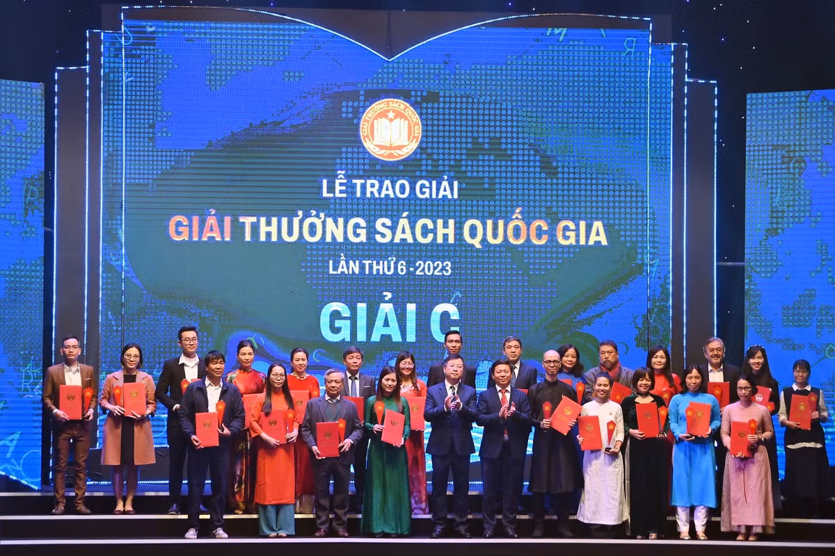 Hai giai A cho sach ve bien dao va sach thieu nhi 'Chao Tieng Viet'-Hinh-4