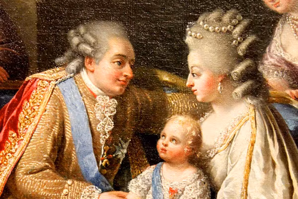 Năm 1789, chủ sở hữu viên kim cương lúc đó là vua Louis 16 cùng vợ làhoàng hậu Marie Antoinette bị chặt đầu trong Cách mạng Tư sản Pháp. The Hope, cũng như nhiều bảo vật hoàng gia khác, đã biến mất trong tao loạn.