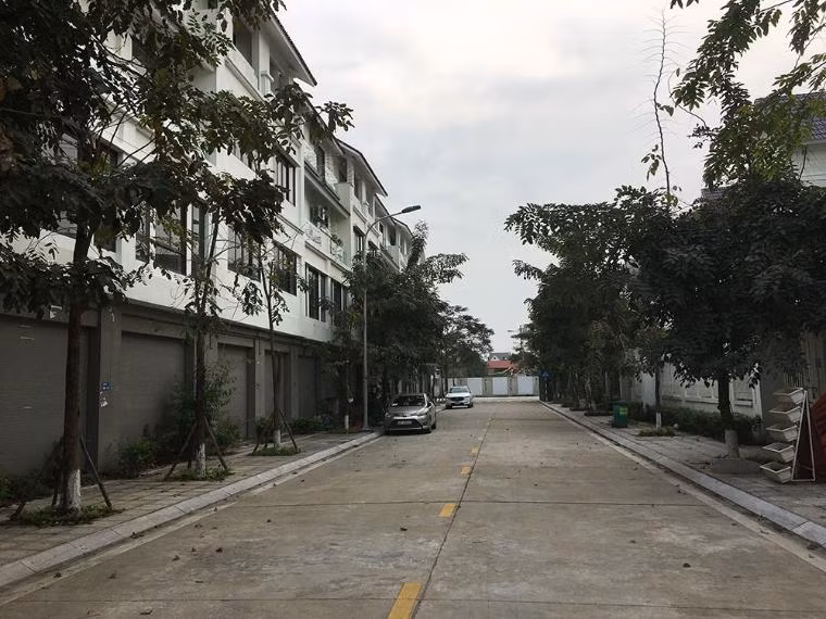 Tiền nhiều biết làm gì: Chôn chục tỷ vào đất, tháng thu về 5 triệu lẻ - Hình 3 Tien nhieu biet lam gi: Chon chuc ty vao dat, thang thu ve 5 trieu le-Hinh-3