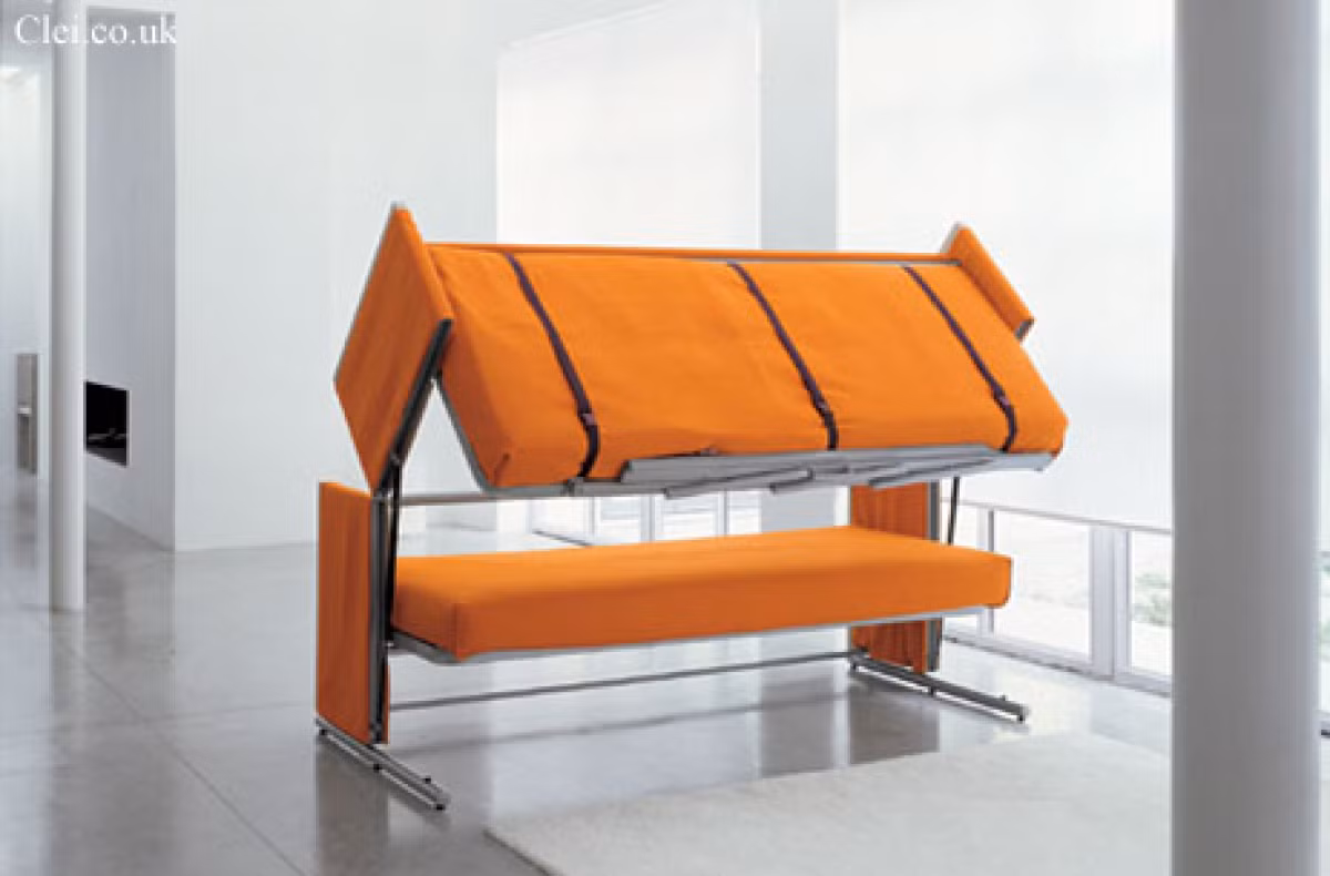Giường DOC: Chiếc giường là một công trình sáng tạo với kết cấu sofa/ giường tầng. Với vài vòng quay đơn giản, chiếc ghế sofa ấp áp trở thành chiếc giường 2 tầng mềm mại, có cả thang trèo lên tầng 2. Tầng 1 cỡ 80 x 1m93, tầng 2 cỡ 69 x 1m91. Chất liệu giường gồm: khung gỗ, ga bọc giặt được.