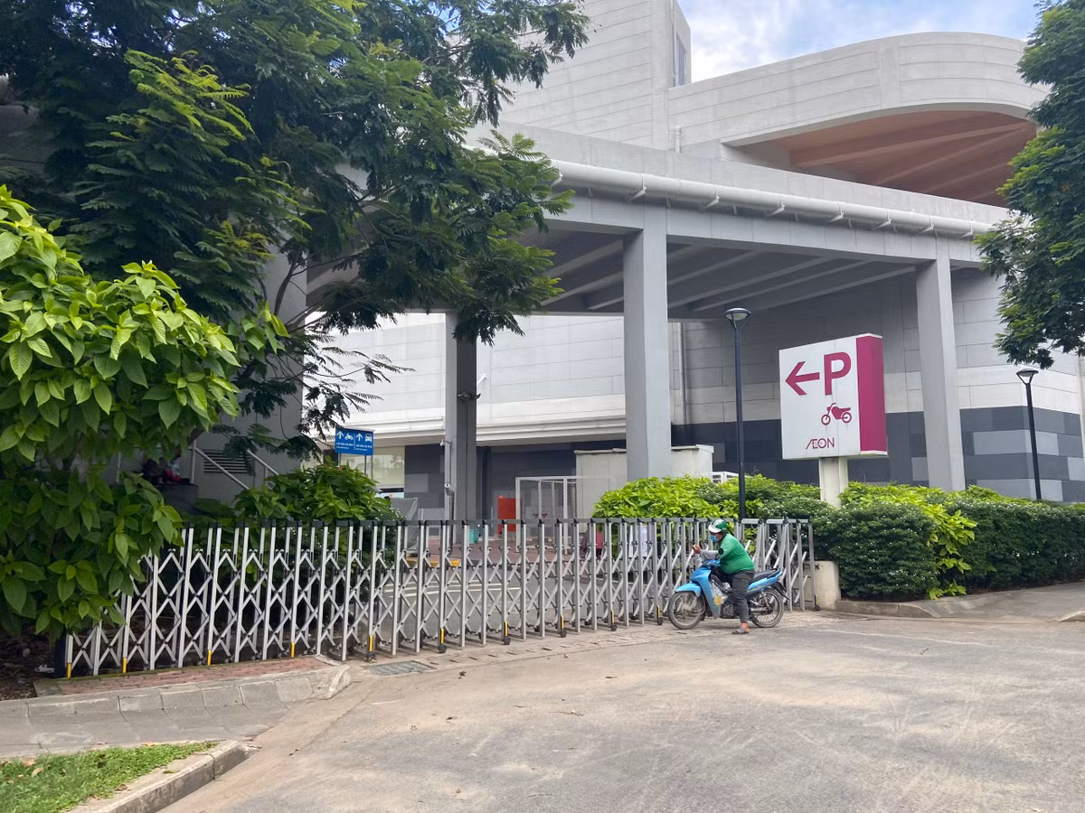 Sieu thi lon nhat TP.HCM dong cua vi lien quan ca nghi nhiem COVID-19-Hinh-9