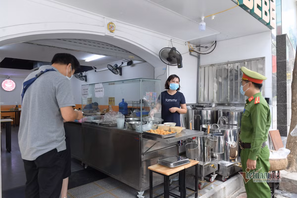 Ly do Ha Noi chi cho hang quan mo cua den 21h-Hinh-2