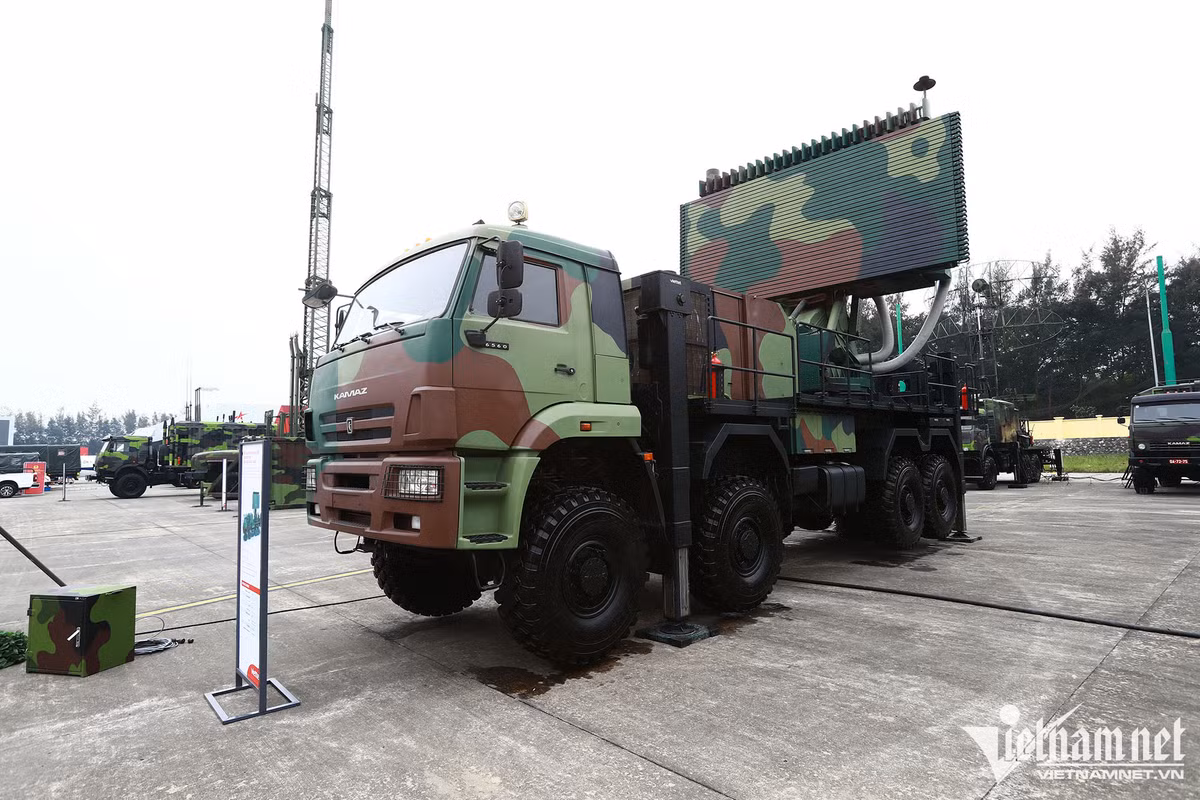 Hệ thống radar 3D giám sát không phận do Viettel High Tech phát triển và giới thiệu tại triển lãm.