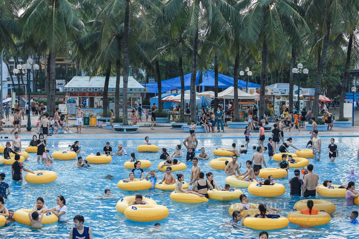 Khu vực bể tạo sóng mang đến cảm giác mạnh như ở biển.