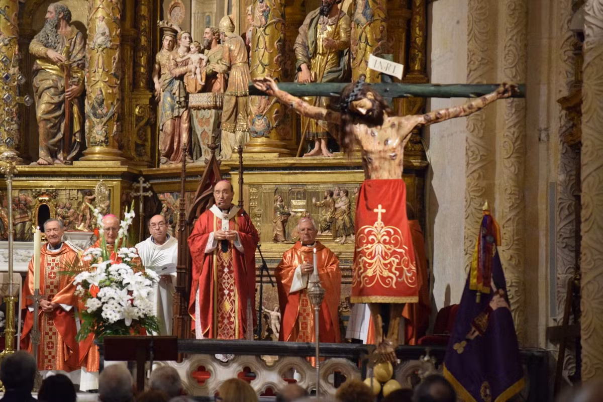 ...Các nhà điêu khắc Gil de Siloé, Felipe Vigarny, Juan de Anchieta, nhà điêu khắc và kiến trúc sư Diego de Siloé... Ảnh: Talleres de arte Granda.