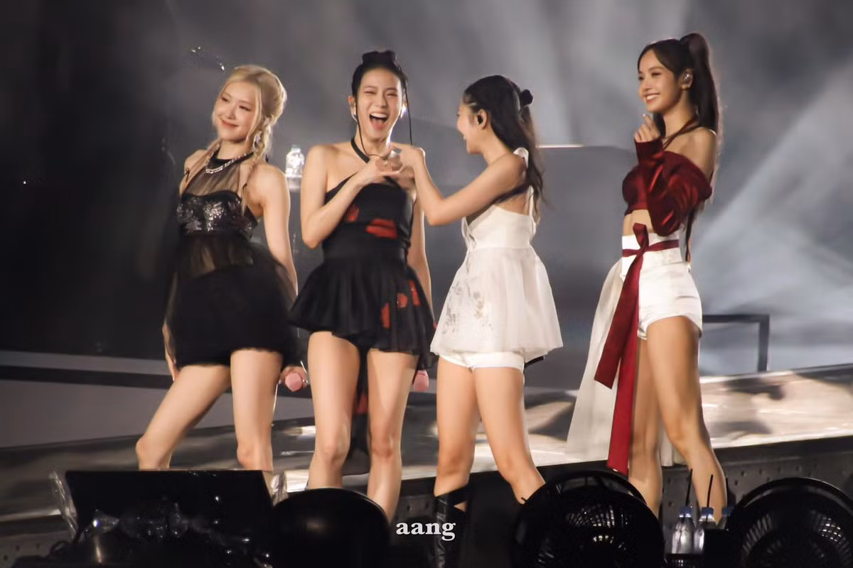 Tu concert cua Blackpink, nen nghi ve cach “moc” hau bao-Hinh-2
