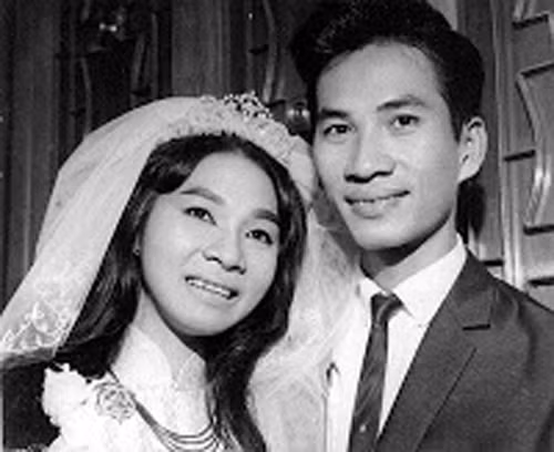 Hình ảnh lễ cưới đôi "trai tài gái sắc" của ngôi sao bóng đá Tam Lang và ngôi sao sân khấu NSND Bạch Tuyết năm 1967.