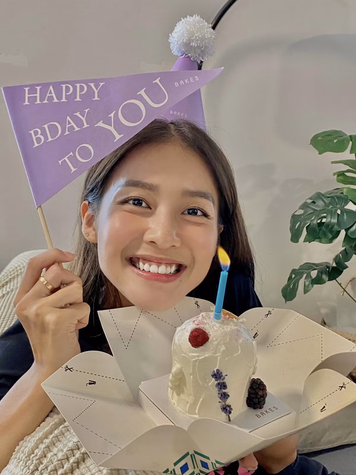 Hai ngọc nữ sở hữu gương mặt đẹp nhất truyền hình Việt - Hình 13 Hai ngoc nu so huu guong mat dep nhat truyen hinh Viet-Hinh-13