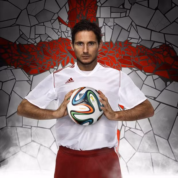 Frank Lampard, một cầu biểu tượng khác tại tuyển Anh sở hữu khối tài sản giá trị hơn 60 triệu USD. Năm nay 35 tuổi và World Cup cuối cùng trong sự nghiệp của Lampard lại có một kết thúc rất buồn khi tuyển Anh bị loại sớm và tiền vệ kỳ cựu này cũng không có điều kiện để thể hiện mình.