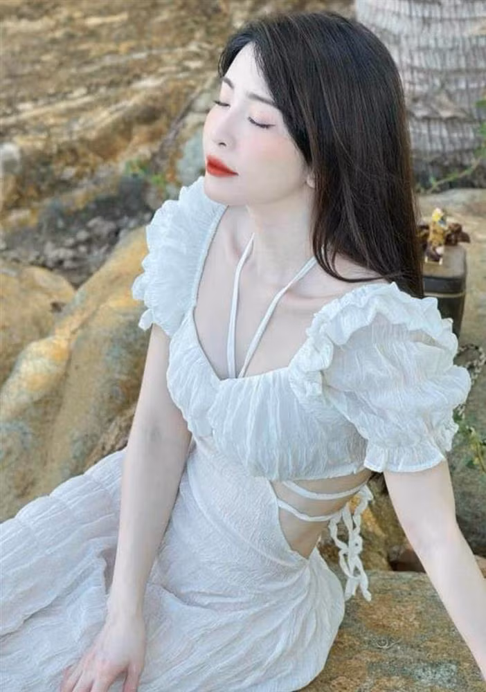 Quynh Nga me kieu vay mong manh, khoe vong 1 goi cam-Hinh-2