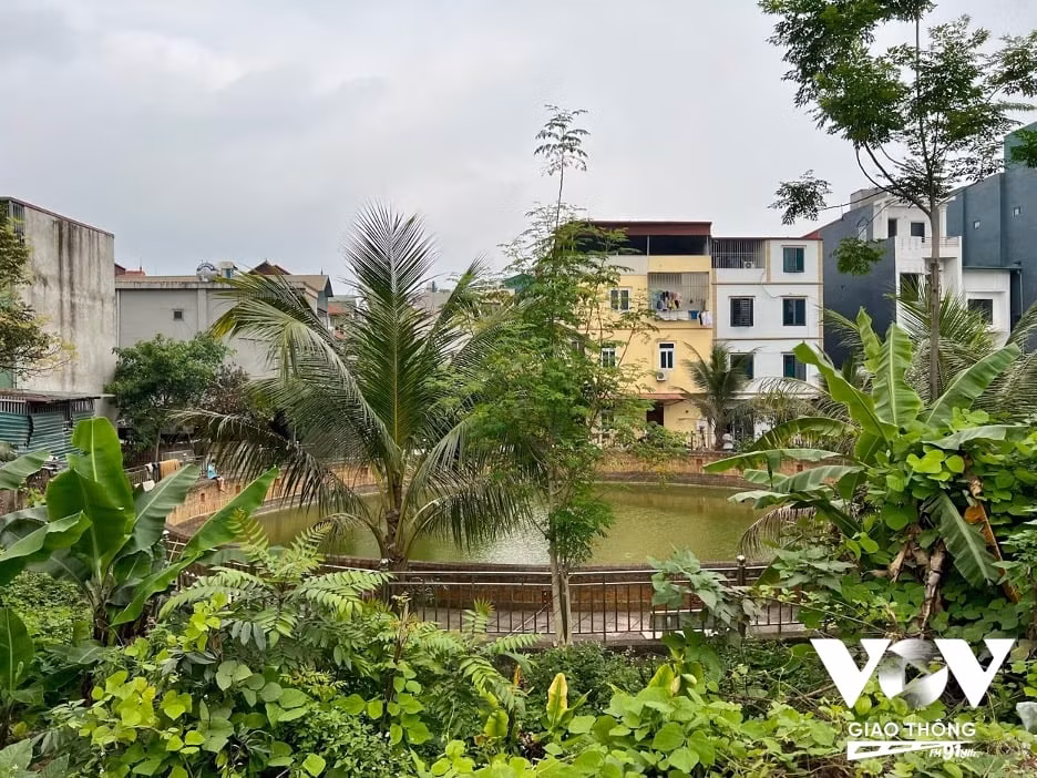 Cuộc sống ngày càng phát triển, người dân trong làng không còn dùng nước từ giếng nữa mà chuyển sang sử dụng nước máy phục vụ sinh hoạt. Mỗi buổi chiều, trẻ con trong làng vẫn ra đây vui đùa, người già vẫn chọn giếng làng là nơi tập thể dục hoặc gặp gỡ trò chuyện những kỷ niệm ngày xưa vất vả".