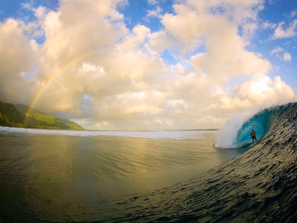 Vẻ đẹp mê hồn của sóng biển ở Teahupoo, Tahiti.