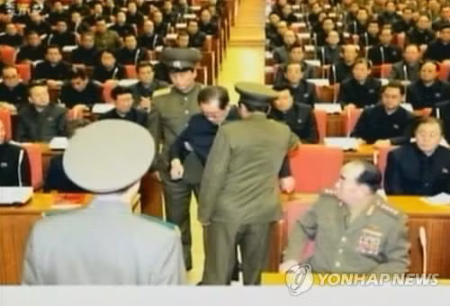 Một vài ngày sau, hãng thông tấn Hàn Quốc Yonhap tiếp tục công bố bức ảnh ông Jang Song-thaek, cựu phó Chủ tịch Quân ủy Trung ương Triều Tiên bị bắt ngay giữa cuộc họp của Bộ Chính trị chứng minh các thông tin họ đăng tải trước đó. Theo báo Hàn, ông Jang bị khép tội chống đảng, phản cách mạng và bước đầu sẽ bị đưa đến trại tù chính trị.