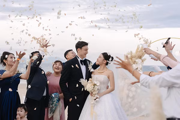 Mối quan hệ của Đặng Văn Lâm - Yến Xuân được gia đình đôi bên ủng hộ. Cuối năm 2020, thủ môn sinh năm 1993 lần đầu đưa bạn gái về Nga nhân dịp Giáng sinh.