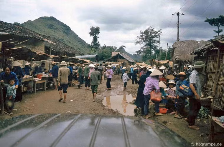 Chợ quê ở huyện Trùng Khánh.