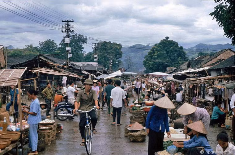 Chợ ở thị xã Cao Bằng.