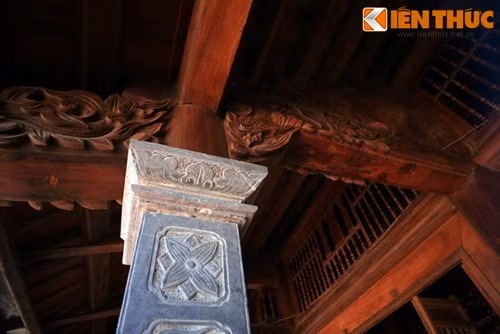 Các chi tiết kiến trúc được chạm khắc rất công phu.