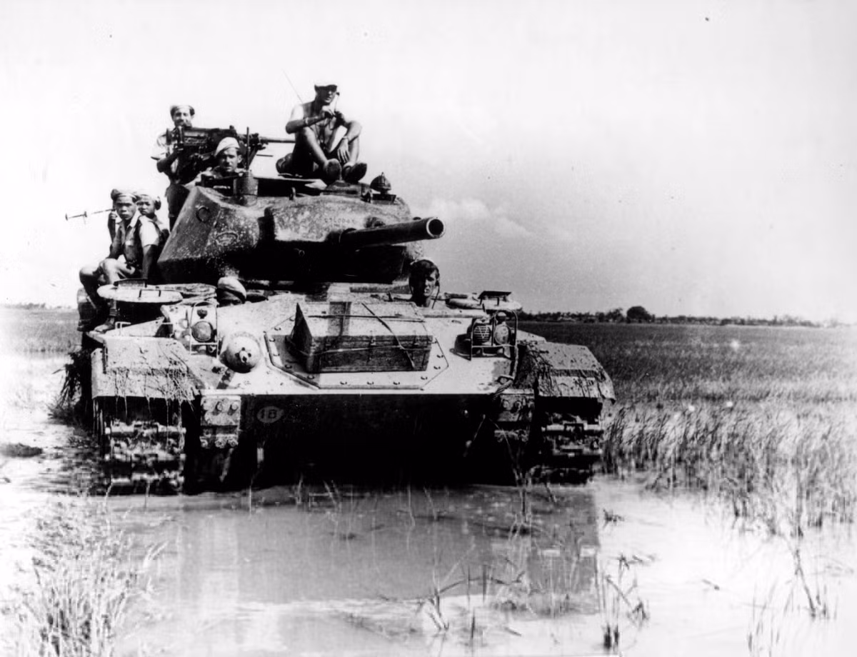 Ảnh tư liệu: Xe tăng M24 Chaffee của Pháp trong cuộc chiến tại Điện Biên Phủ.