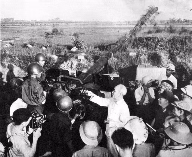 Xuc dong hinh anh gian di va cao quy cua Bac Ho-Hinh-16