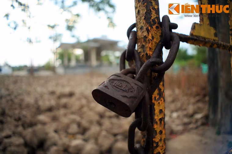 ...khiến người thăm viếng không khỏi chạnh lòng.