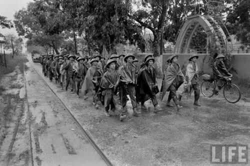 Các đoàn quân chiến thắng tiến về Thủ đô ngày 10/10/1954.