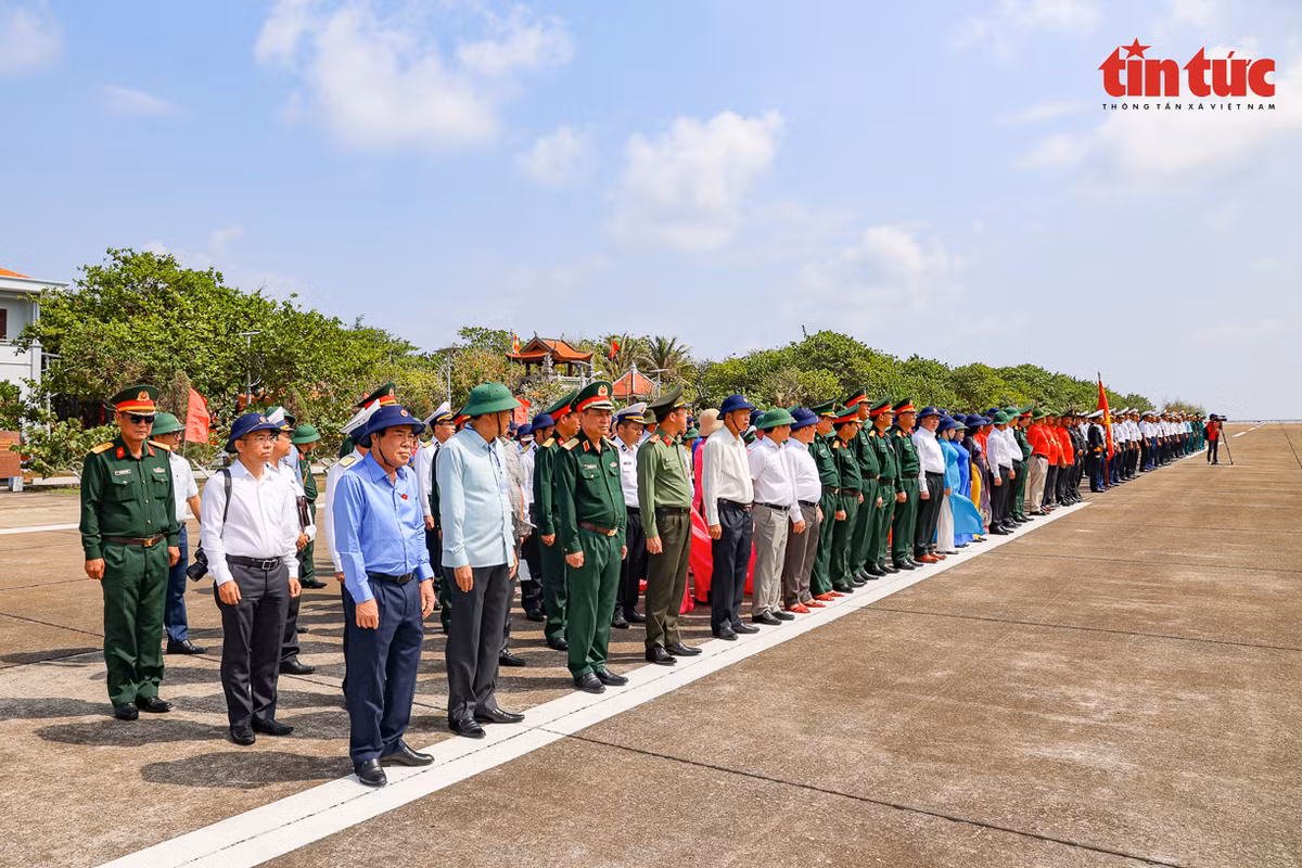 Thieng lieng le chao co To quoc tai Truong Sa-Hinh-3