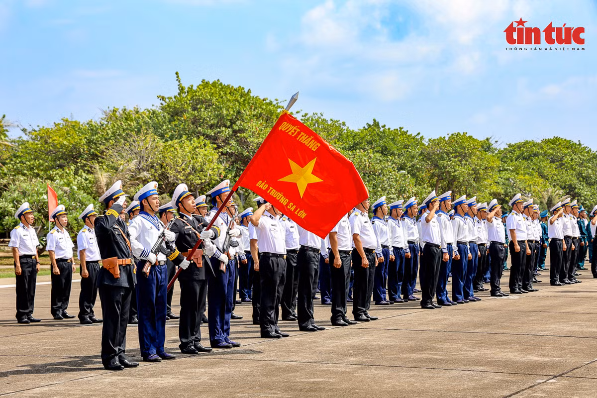 Thieng lieng le chao co To quoc tai Truong Sa-Hinh-12