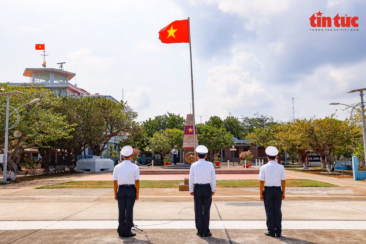 Thieng lieng le chao co To quoc tai Truong Sa-Hinh-4