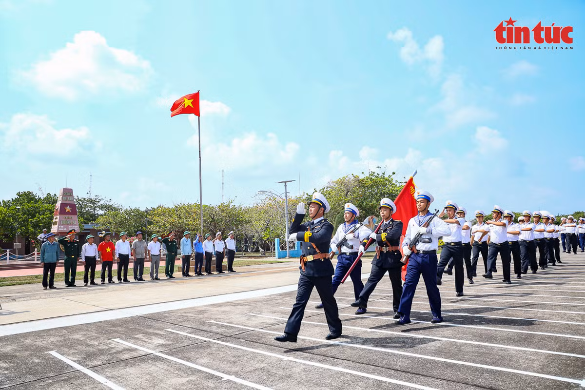 Thieng lieng le chao co To quoc tai Truong Sa-Hinh-8