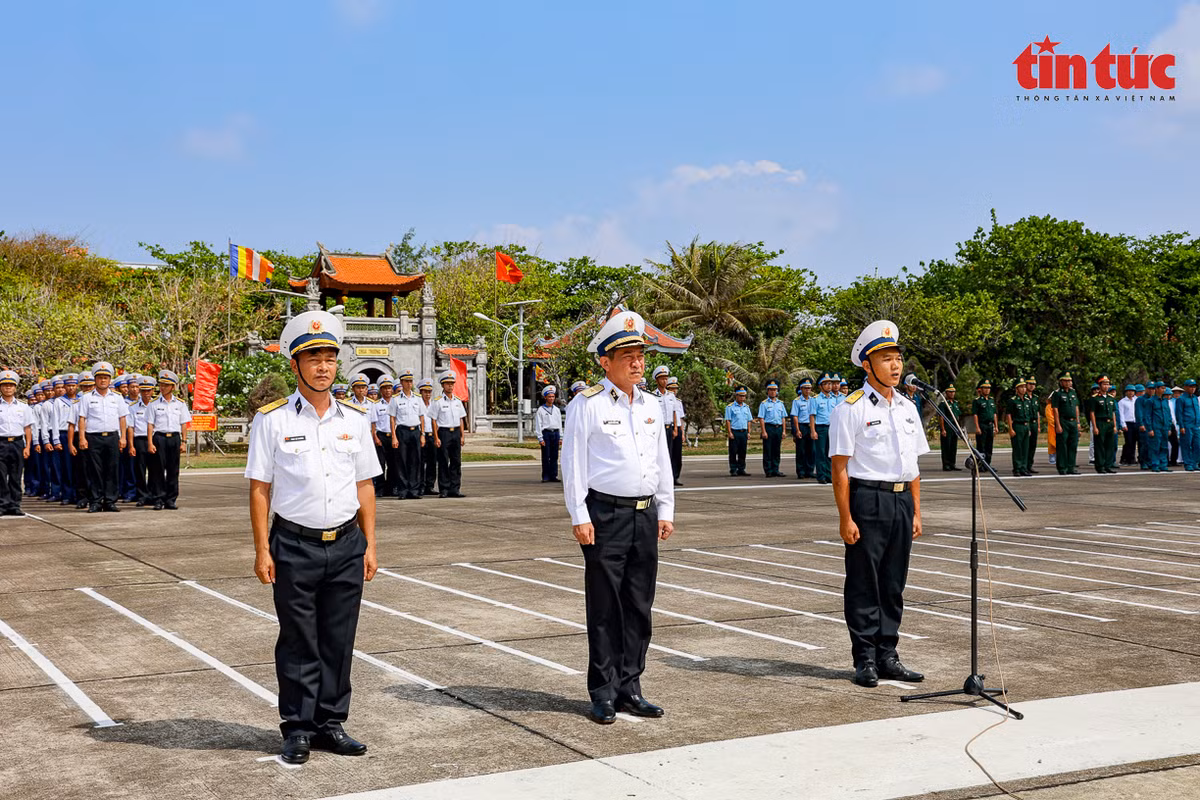 Thieng lieng le chao co To quoc tai Truong Sa-Hinh-5