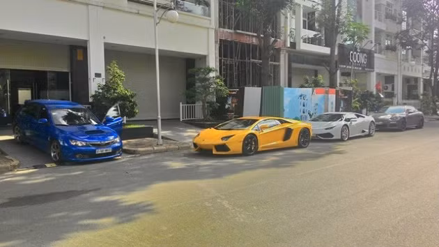 Tốc độ tối đa mà xe có thể đạt được là 350 km/h. Giá của chiếc xe này lên đến 25 tỷ đồng.