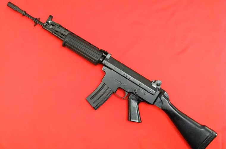FN FNC (Fabrique Nationale Carbine) là loại súng trường tiến công do công ty Fabrique Nationale nổi tiếng của Bỉ phát triển cho loại đạn tiêu chuẩn mới ra mắt của NATO là 5,56mm vào đầu những năm 1970. Việc chế tạo bắt đầu được tiến hành vào khoảng năm 1978 và sau đó được lực lượng quân đội Bỉ thông qua để đưa vào phục vụ. Đến nay, ngoài Bỉ, FNC đã được xuất sang khoảng 10 quốc gia trên thế giới, trong đó có Việt Nam.