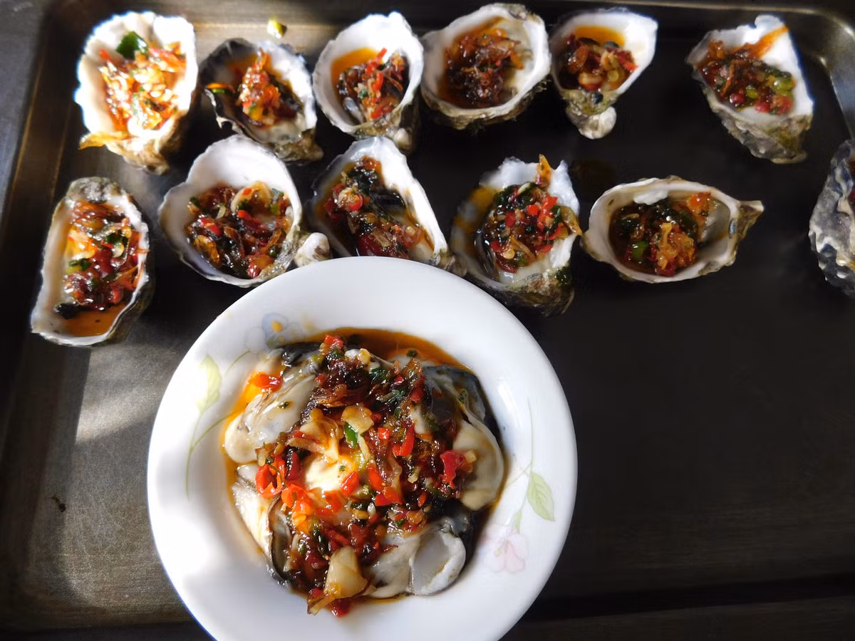 Bí quyết làm hàu nướng mỡ hành thơm ngọt, bổ dưỡng - Hình 4 Bi quyet lam hau nuong mo hanh thom ngot, bo duong-Hinh-4