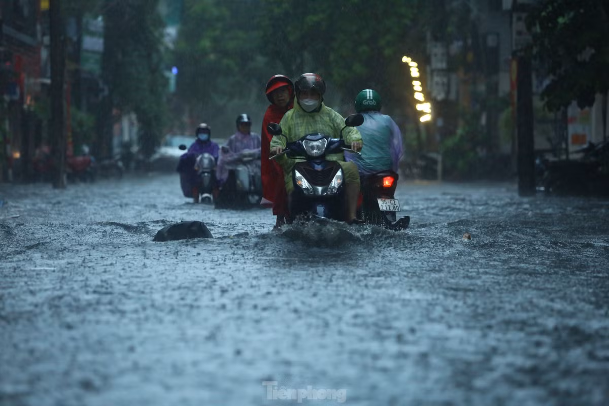 Có nơi ngập sâu, ngập đến 70-80cm.