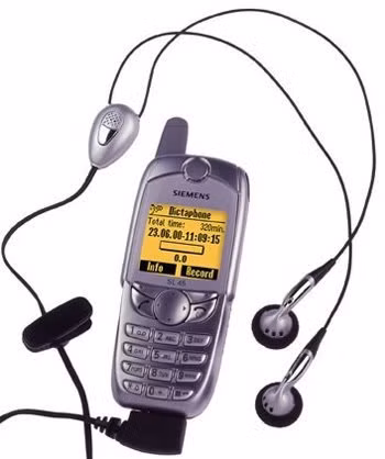  Chiếc ĐTDĐ nghe nhạc đầu tiên. Chiếc Siememens SL45 ra mắt vào năm 2001 là chiếc điện thoại đầu tiên có tích hợp thẻ nhớ mở rộng và hỗ trợ nghe nhạc MP3. Chiếc điện thoại này được bán kèm với một thẻ nhớ 32 MB và một tai nghe. Siemens SL45 có thể nghe nhạc liên tục trong 5 giờ đồng hồ nếu được sạc đầy đủ. 